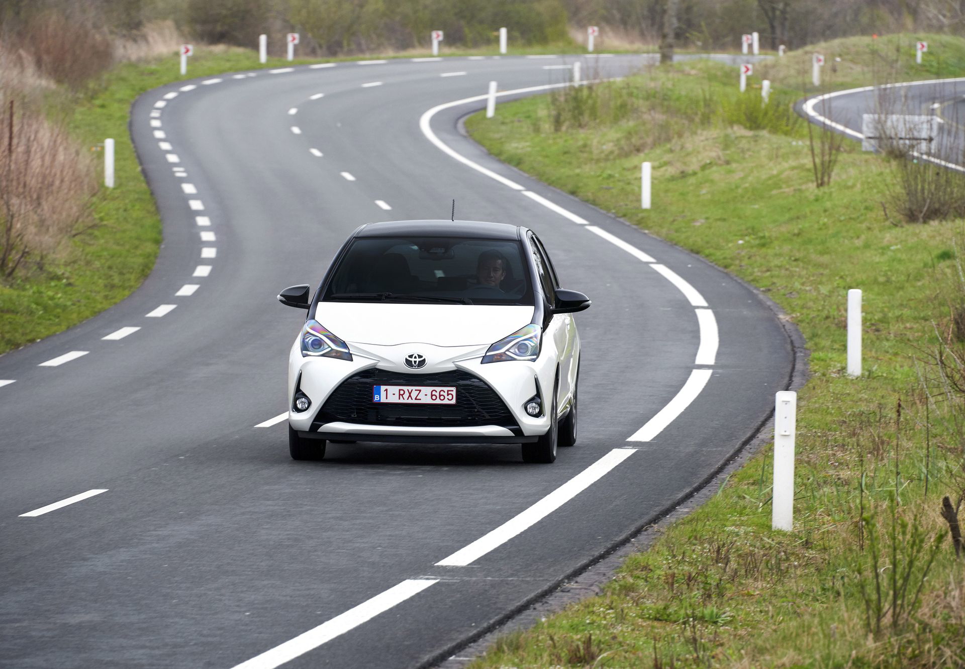 Toyota Yaris, estado impecable, ideal para la ciudad con etiqueta ECO.