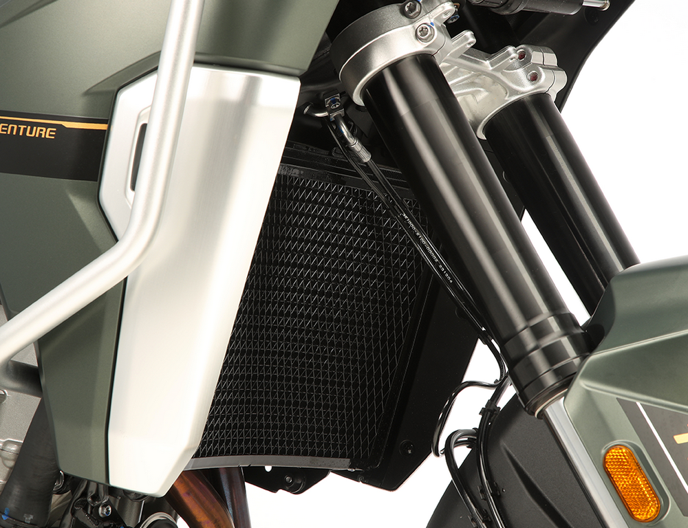 Detalle de la moto revelando acabados y diseño que compite con marcas premium.