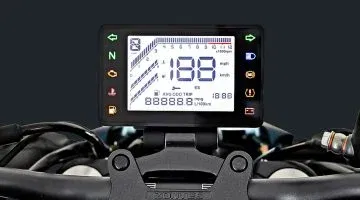 El panel digital de la Zontes U1 125 muestra información clara y es de fácil lectura. El panel digital de la Zontes U1 125 muestra información clara y es de fácil lectura.