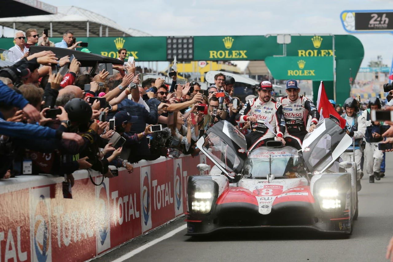 Competidor en pleno esfuerzo durante las 24 Horas de Le Mans 2018