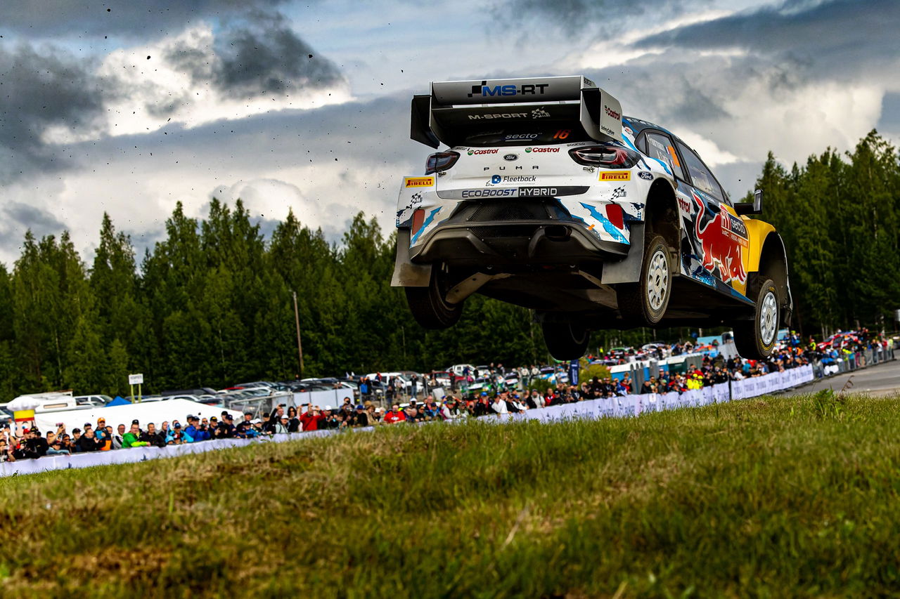 Ford Puma WRC surcando aire en Rally Finlandia