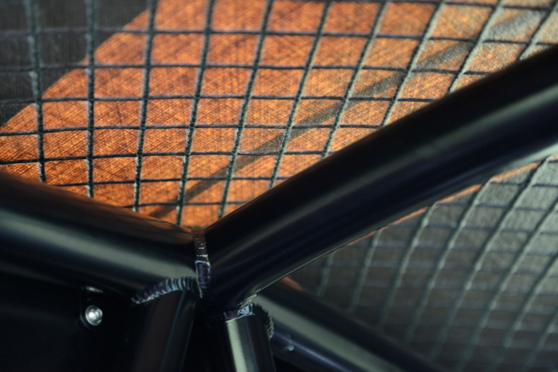 Vista de la estructura interna, enfocando en las barras de refuerzo.