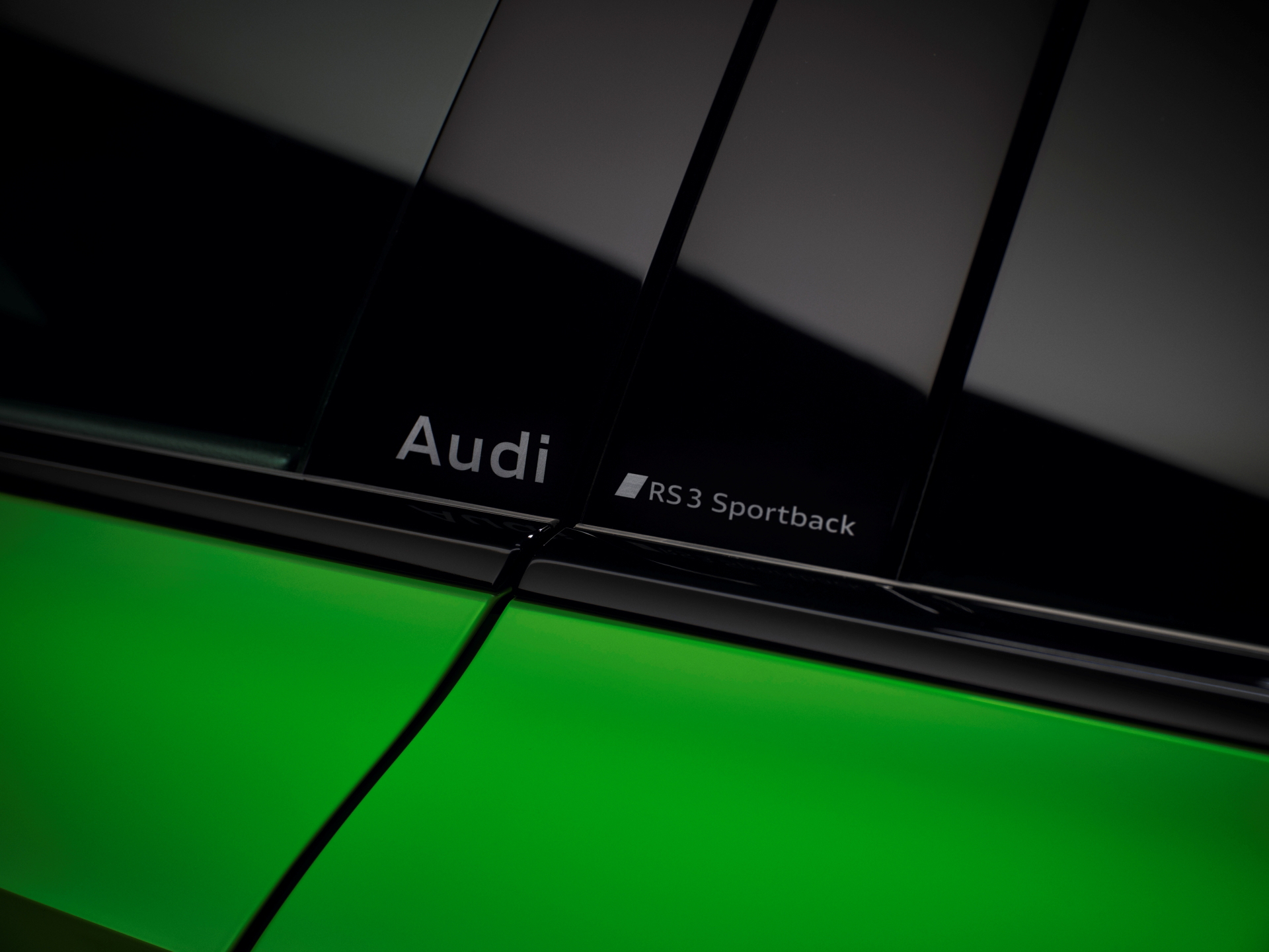 Vista parcial enfocando sección característica del Audi RS3.