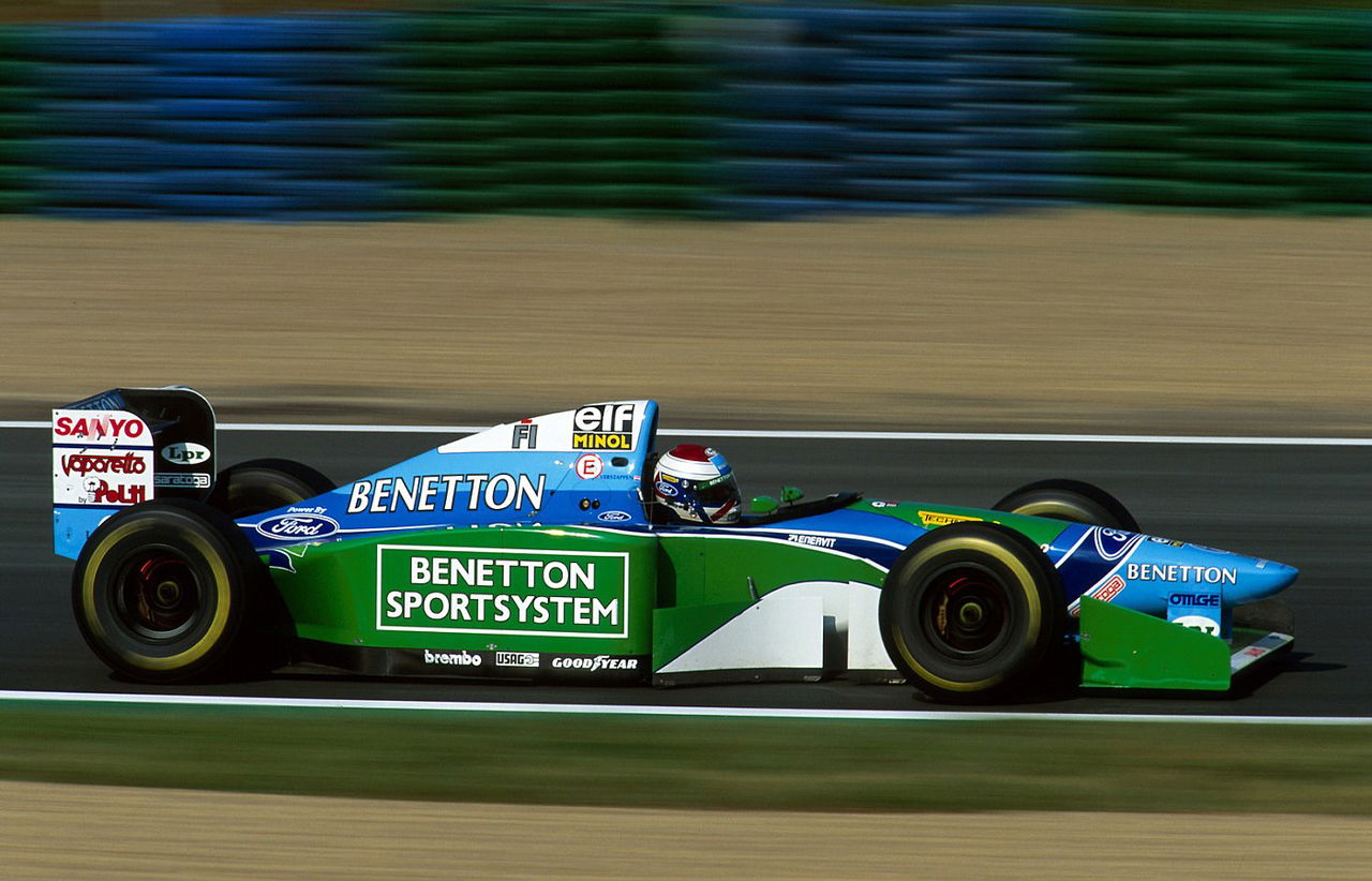 Benetton B194 de 1994, lateral en pista.