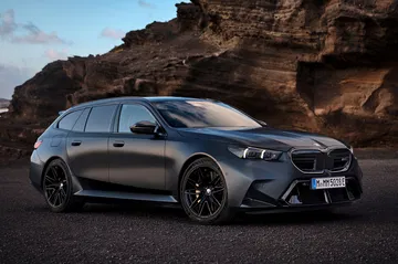 BMW M5 Touring 2025, combinación de deportividad y funcionalidad familiar.