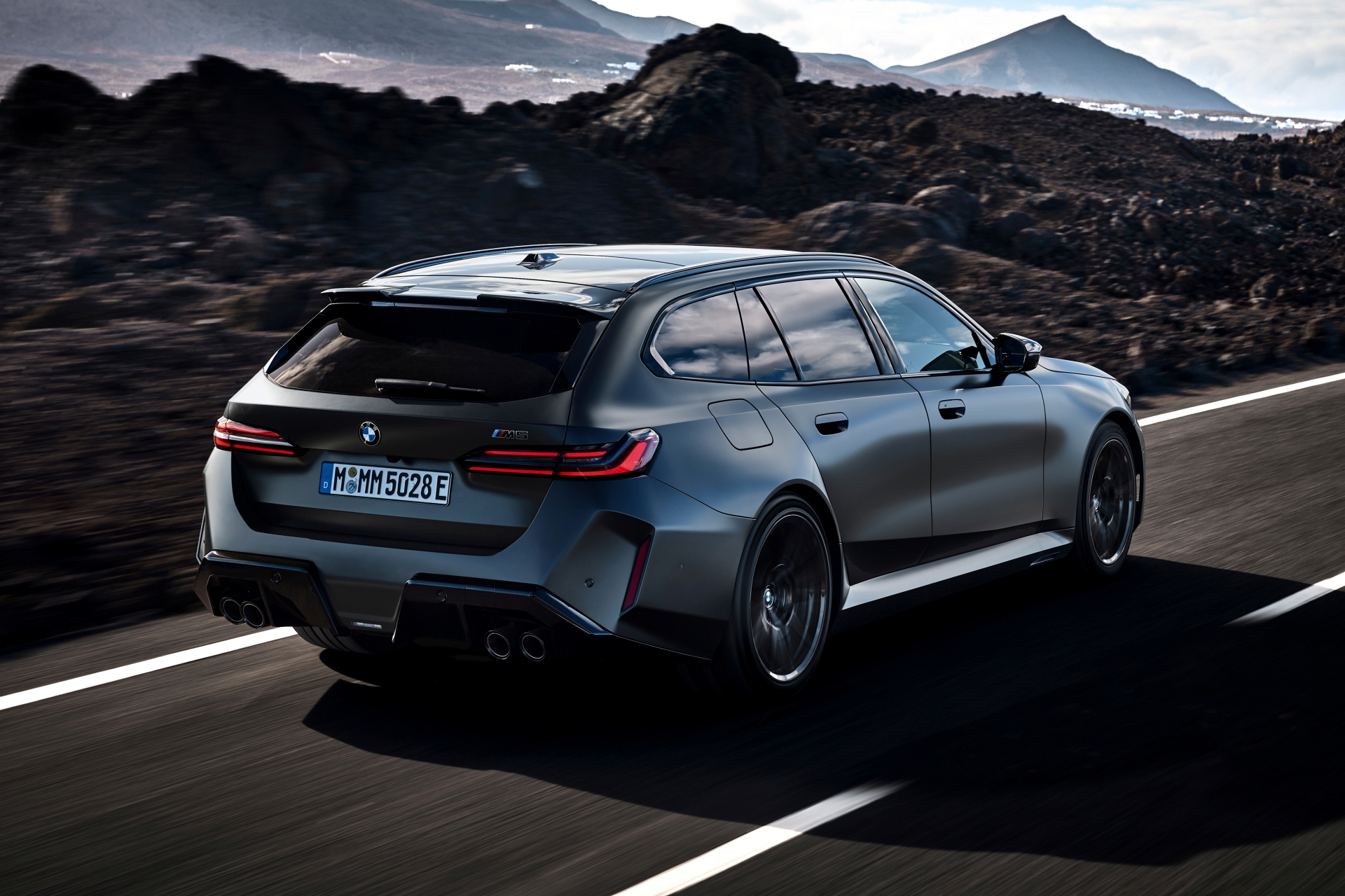 Nueva BMW M5 Touring 2025: espaciosa y potente.