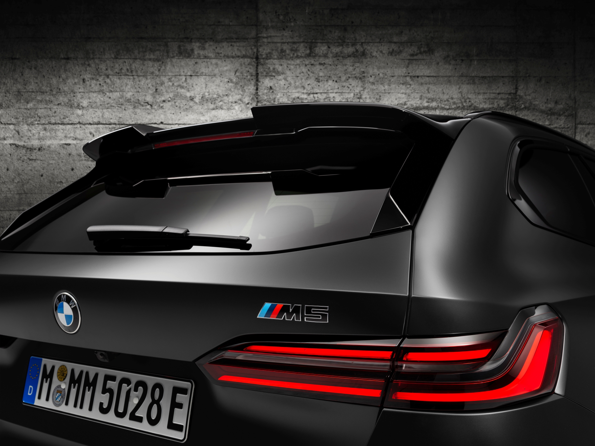 BMW M5 Touring 2025, una silueta que combina deportividad y funcionalidad.