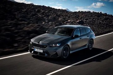 BMW M5 Touring en ruta, combinación perfecta de deportividad y funcionalidad.