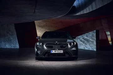 BMW M5 Touring 2025: un familiar con prestaciones deportivas excepcionales.