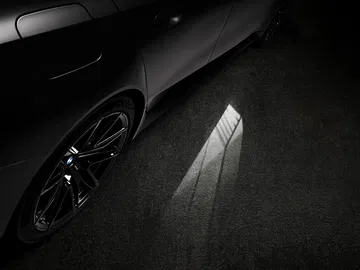 Vista en penumbra realza las líneas del BMW M5 Touring.