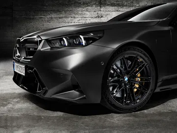 La agresividad y elegancia convergen en el BMW M5 Touring.