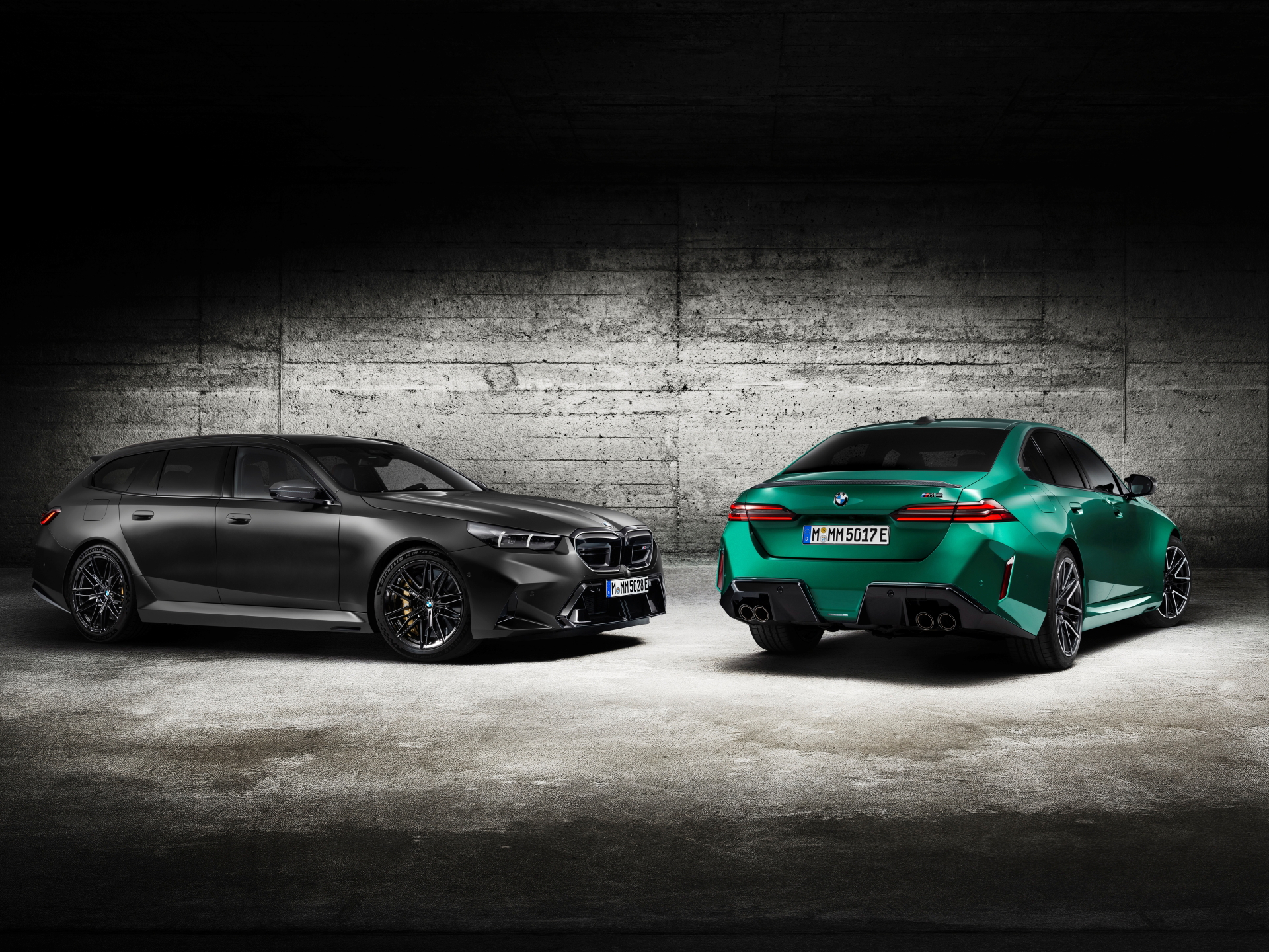 Dos BMW M5 Touring, uno visible y otro con camuflaje lateral.