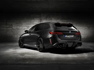 BMW M5 Touring con diseño agresivo y deportividad en su silueta.