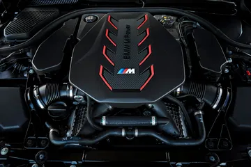 Vista detallada del motor BMW M5 Touring, un propulsor que promete prestaciones de infarto.