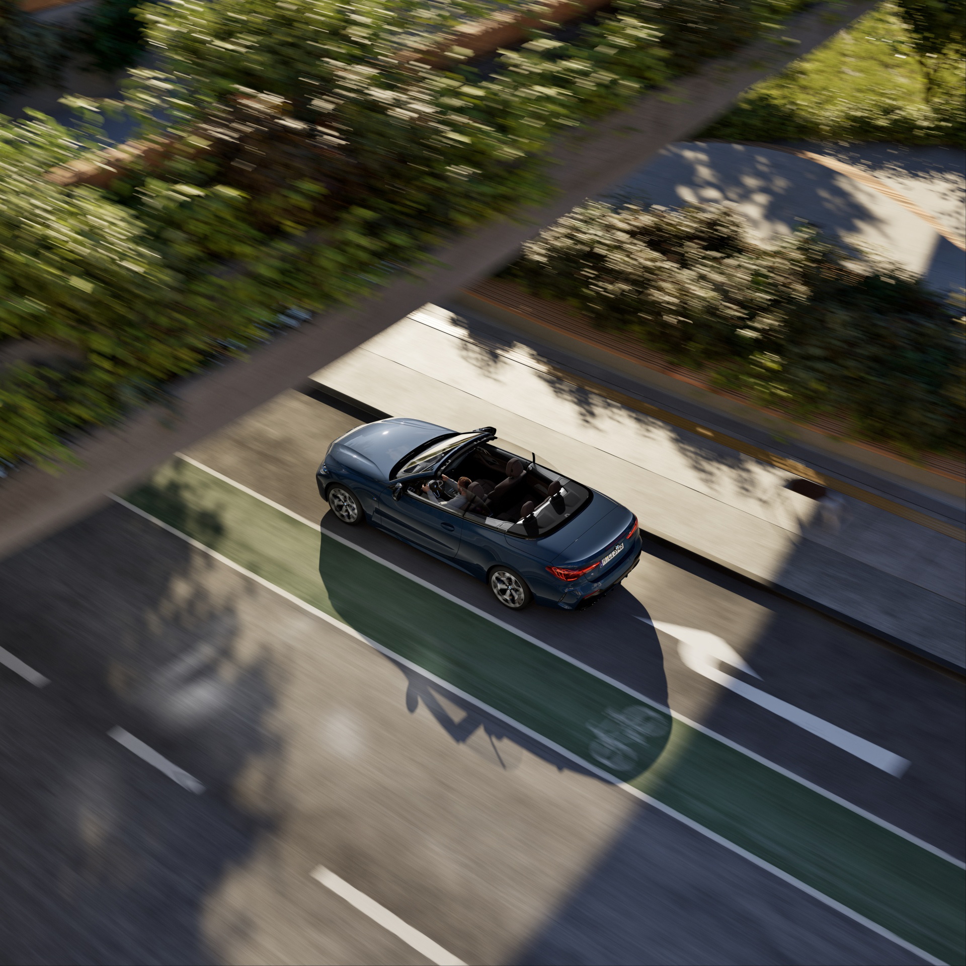 Vista aérea del BMW Serie 4 M440i Convertible 2024 en acción