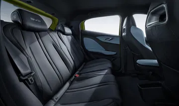 Vista lateral interna resalta diseño y confort asientos Byd Seagull 2024