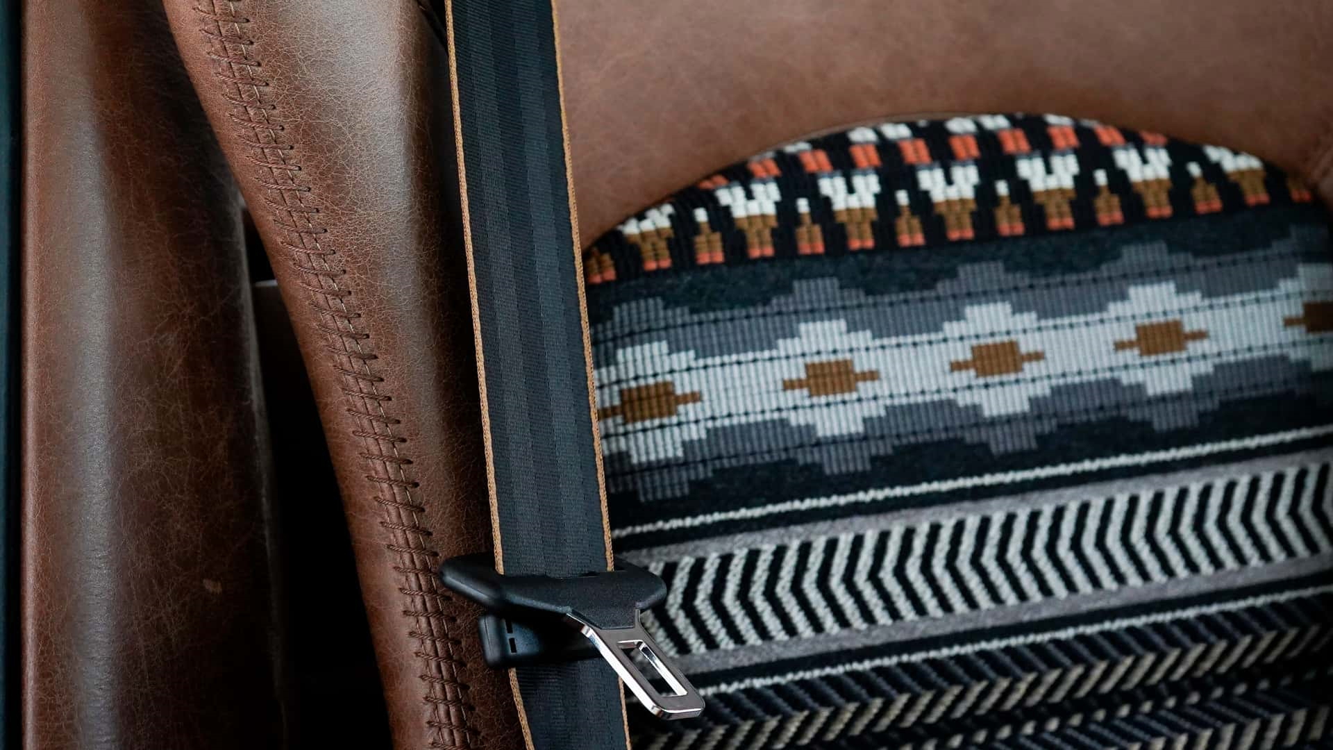 Acabados premium y diseño exclusivo en la puerta del RUF Rodeo.