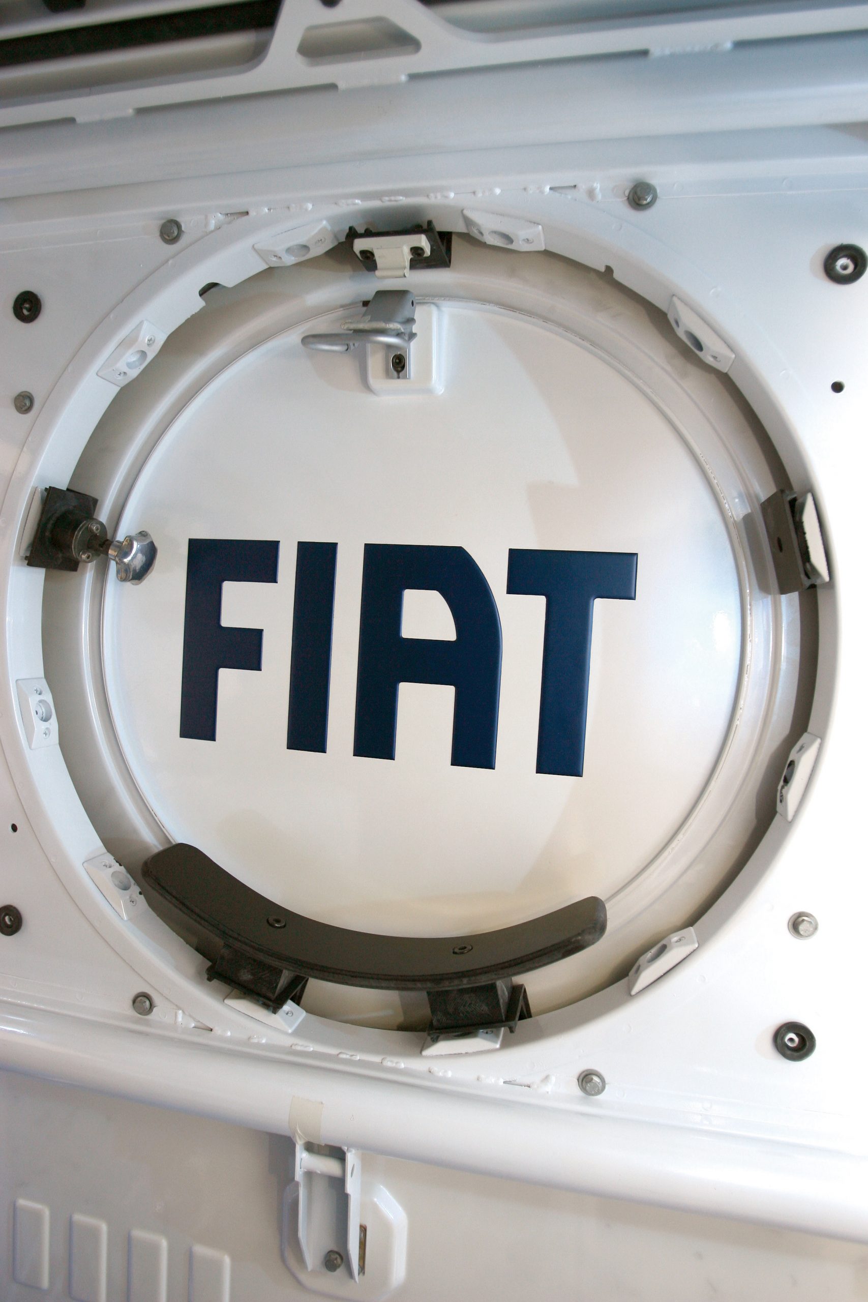Vista del depósito de combustible del Fiat Oltre, robustez y funcionalidad.