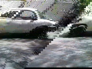 Una visión inusitada de un Geo Metro modificado con presencia intimidante.
