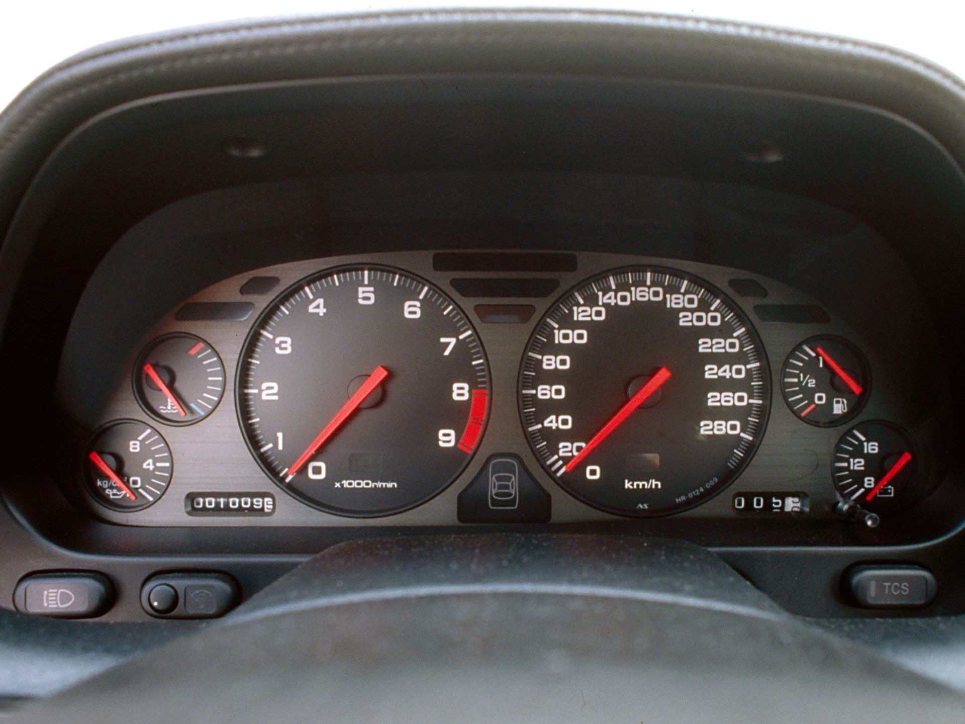 Vista del cuadro de instrumentos del Honda NSX, con su diseño clásico deportivo.