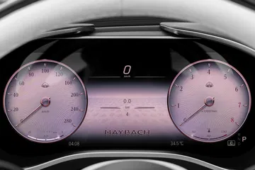 Cuadro de instrumentos digital con acabados de lujo del Mercedes-Maybach SL 680.