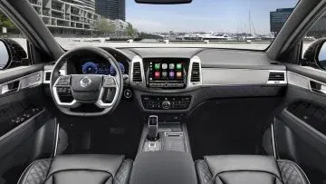 Vista avanzada del habitáculo, acabados de calidad y ergonomía destacable. Vista avanzada del habitáculo, acabados de calidad y ergonomía destacable.