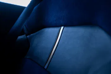 Detalle del acabado interior y costuras de calidad