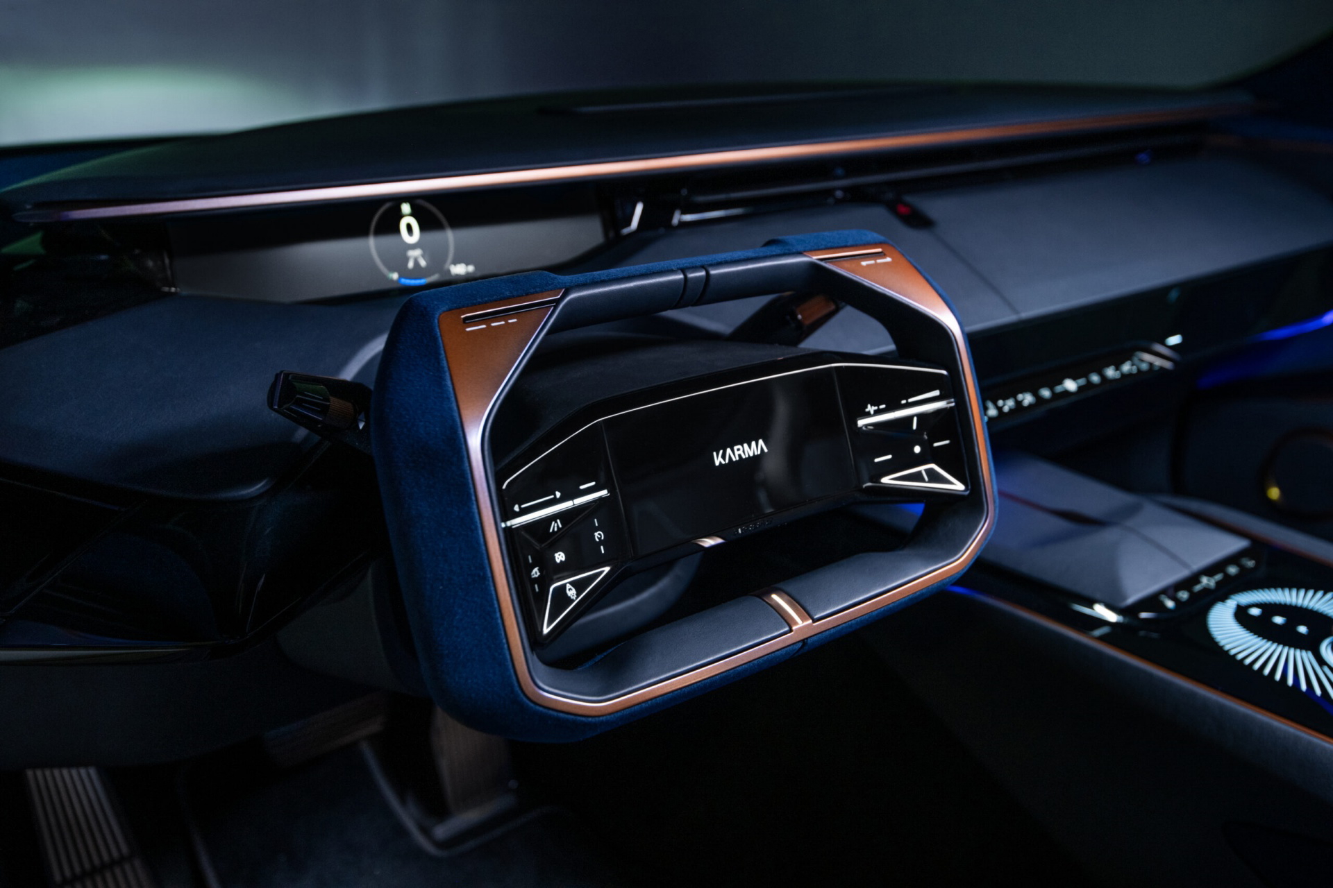 Panel de instrumentos con tecnología avanzada y acabado premium.