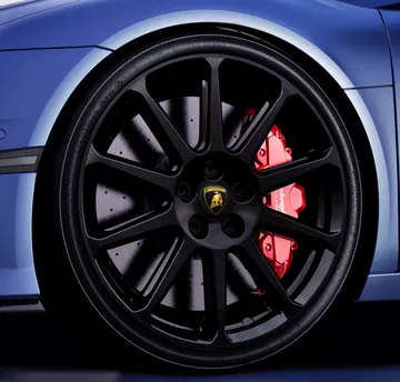 Vista imponente de la rueda de un Lamborghini Temerario con frenos de alto rendimiento.