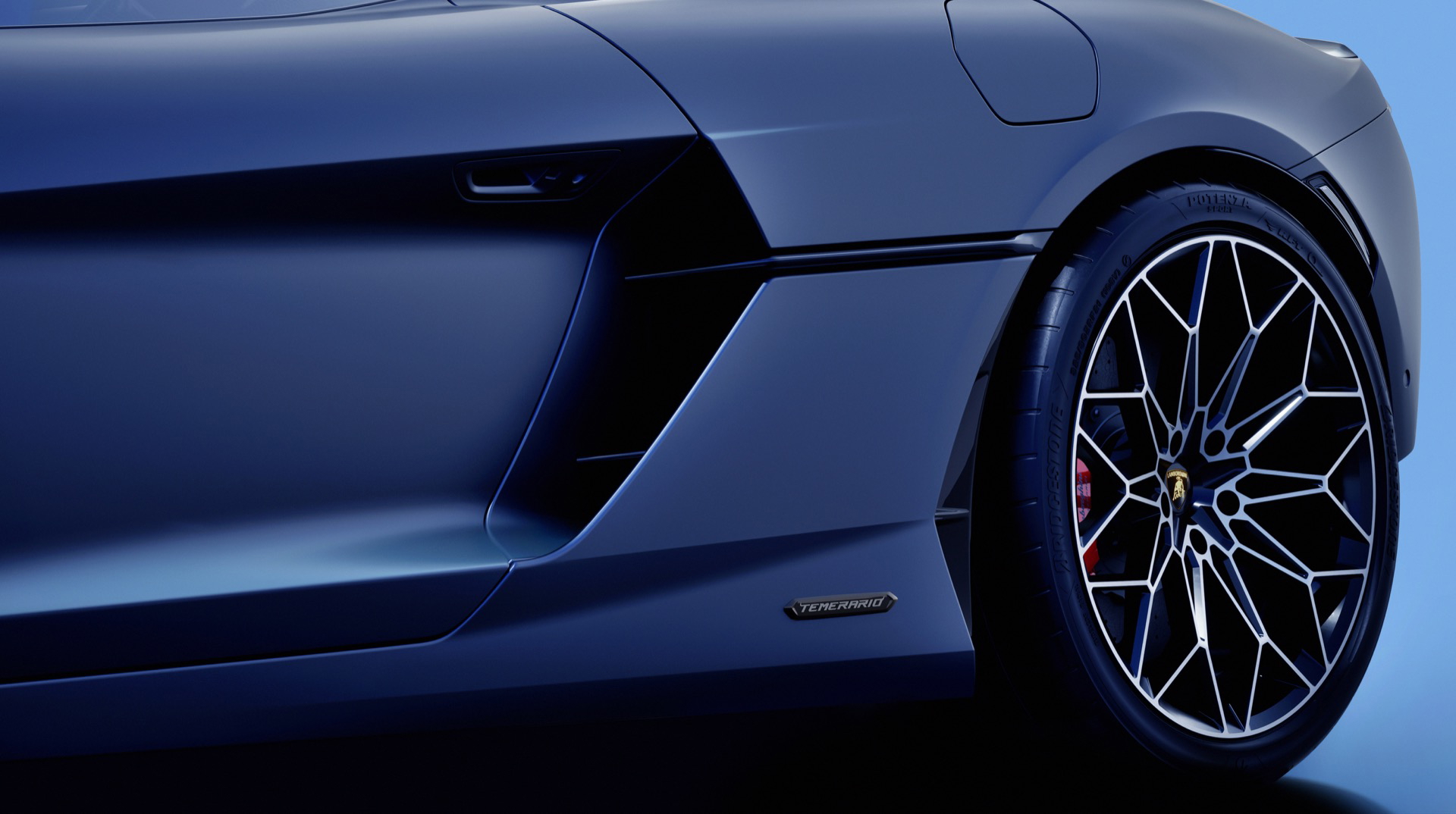 Vista lateral del Lamborghini Temerario en tono Blu Marinus, destacando su diseño aerodinámico.