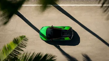 Vista aérea del Lamborghini Temerario 2024 con acabado en verde Mercurius.