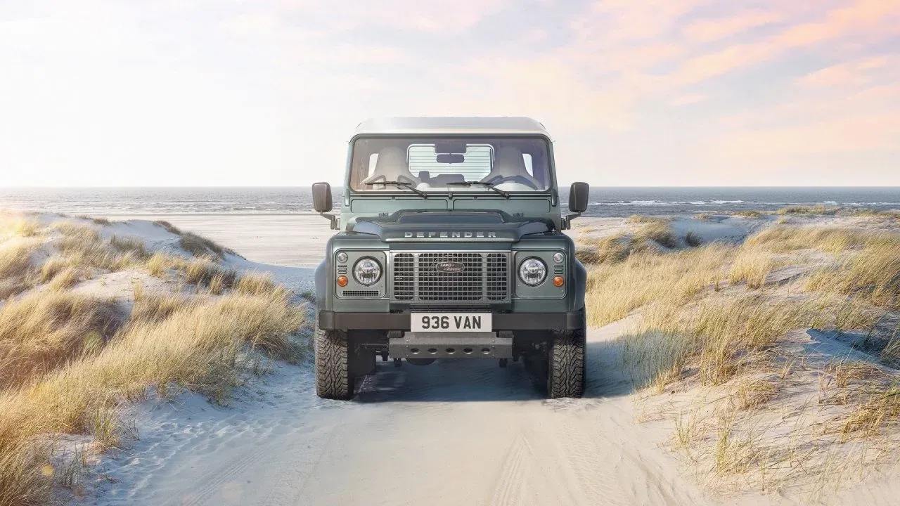 land-rover-classic-defender-v8-2024-07-66cf0100c5cdc-1280x720.webp