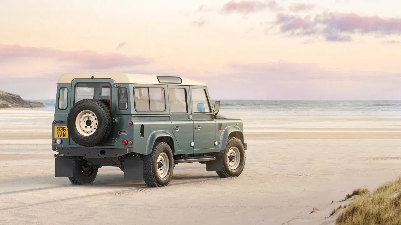 land-rover-classic-defender-v8-2024-10-66cf0106c296a-1280x720.webp