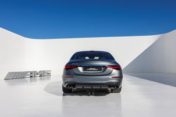 Vista trasera del nuevo Mercedes, destacando línea y ópticas.