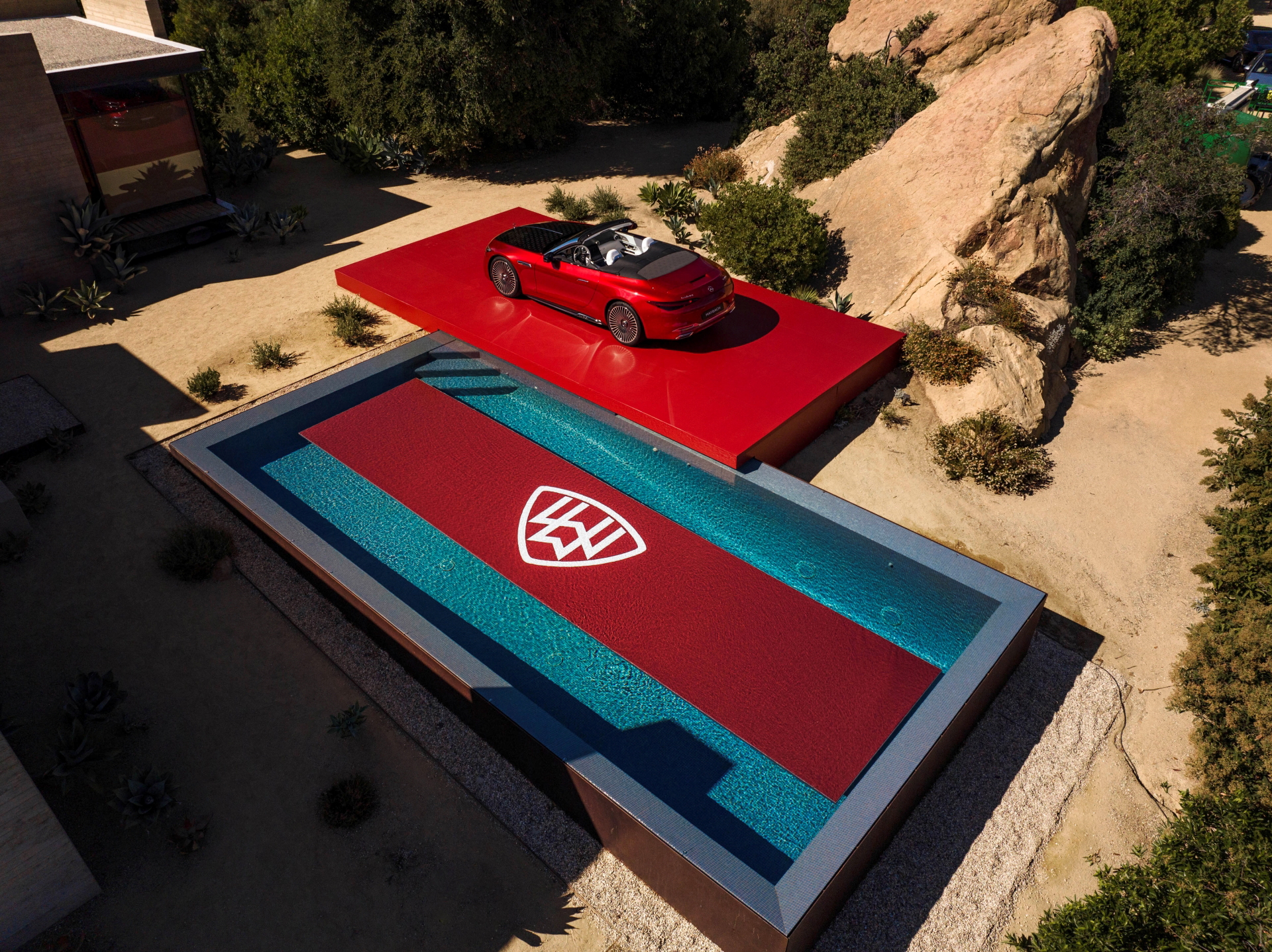 El Mercedes-Maybach SL 680 visto desde una perspectiva aérea.