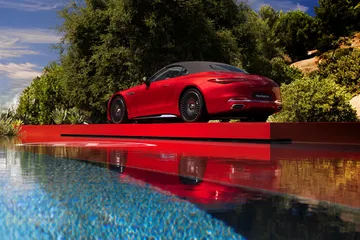 Mercedes-Maybach SL 680, elegancia y poder en rojo.