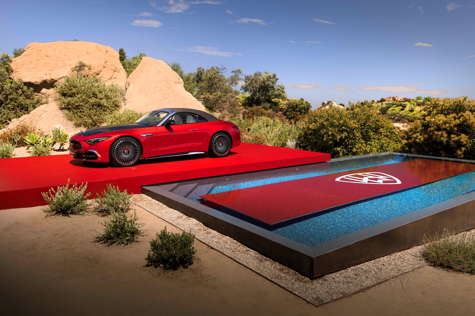 Vista lateral del Mercedes-Maybach SL 680 en elegante configuración.