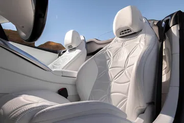 Elegancia y confort definen los asientos del Mercedes-Maybach SL 680 2025