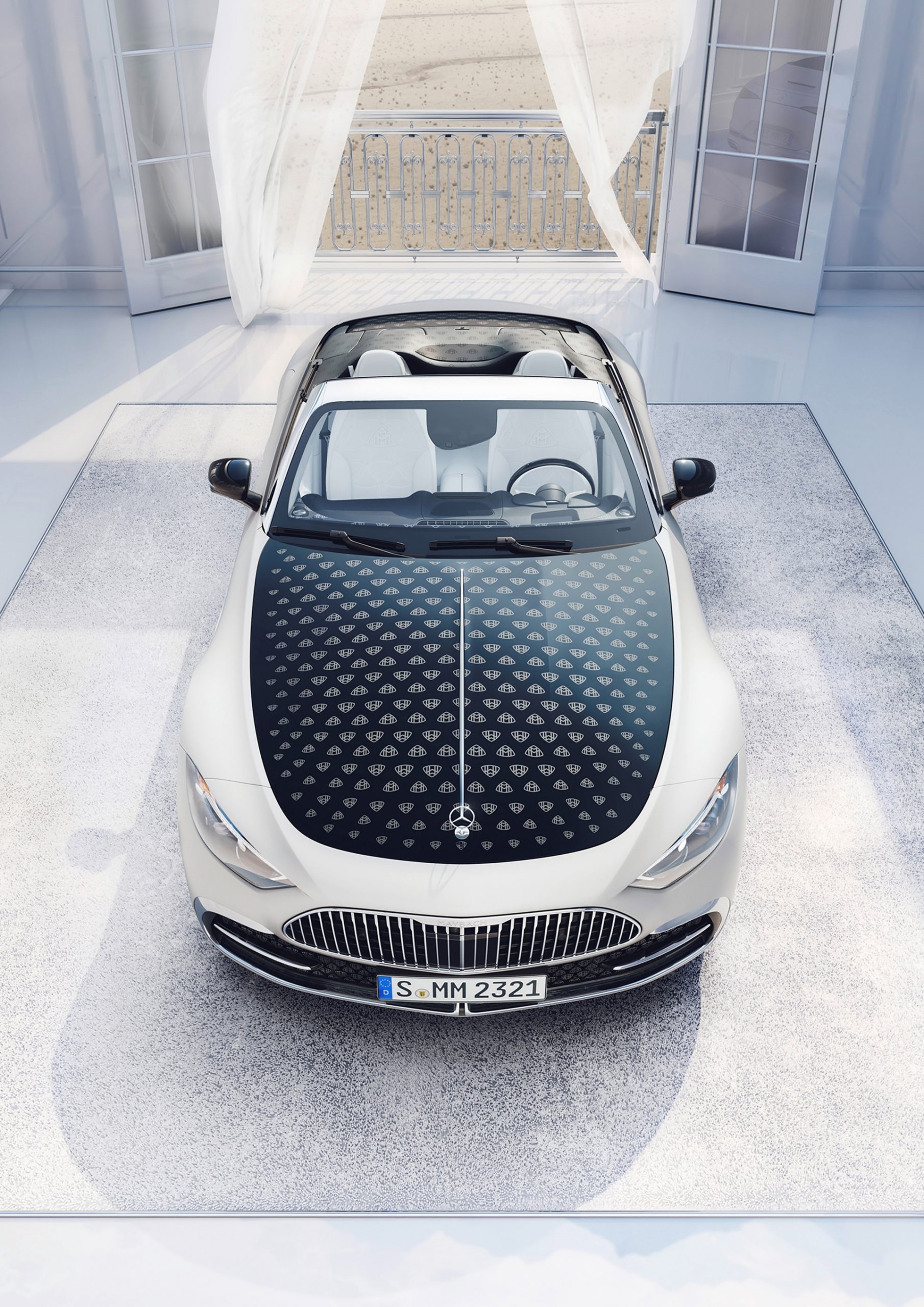 Vista aérea enfocando la fascinante parrilla delantera del Mercedes-Maybach SL 680 2025.