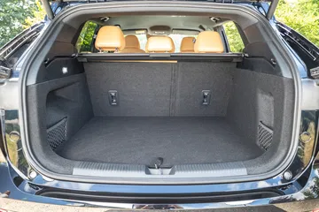 Amplio maletero del MG HS, ideal para familias y viajes largos.