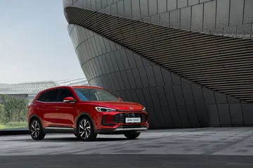 Diseño dinámico y moderno del MG ZS Hybrid 2025.