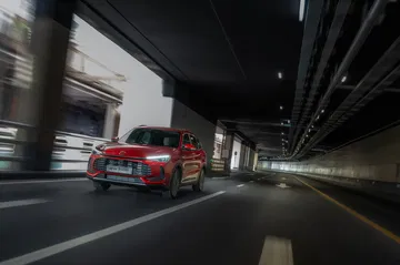 La nueva apuesta de MG, un SUV híbrido con diseño moderno y líneas aerodinámicas.