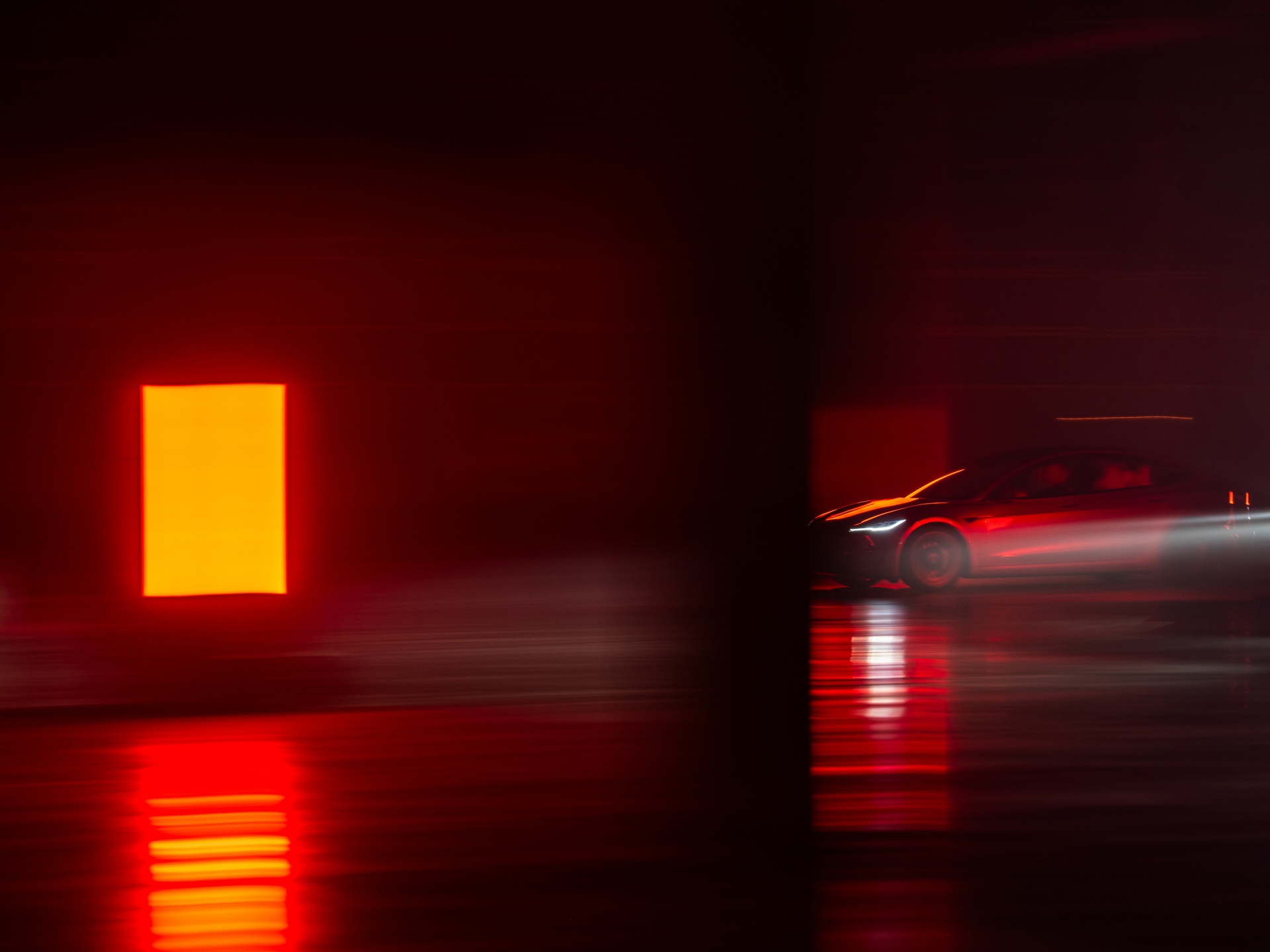 Detalle de luces traseras Model 3 Performance, intensidad y diseño