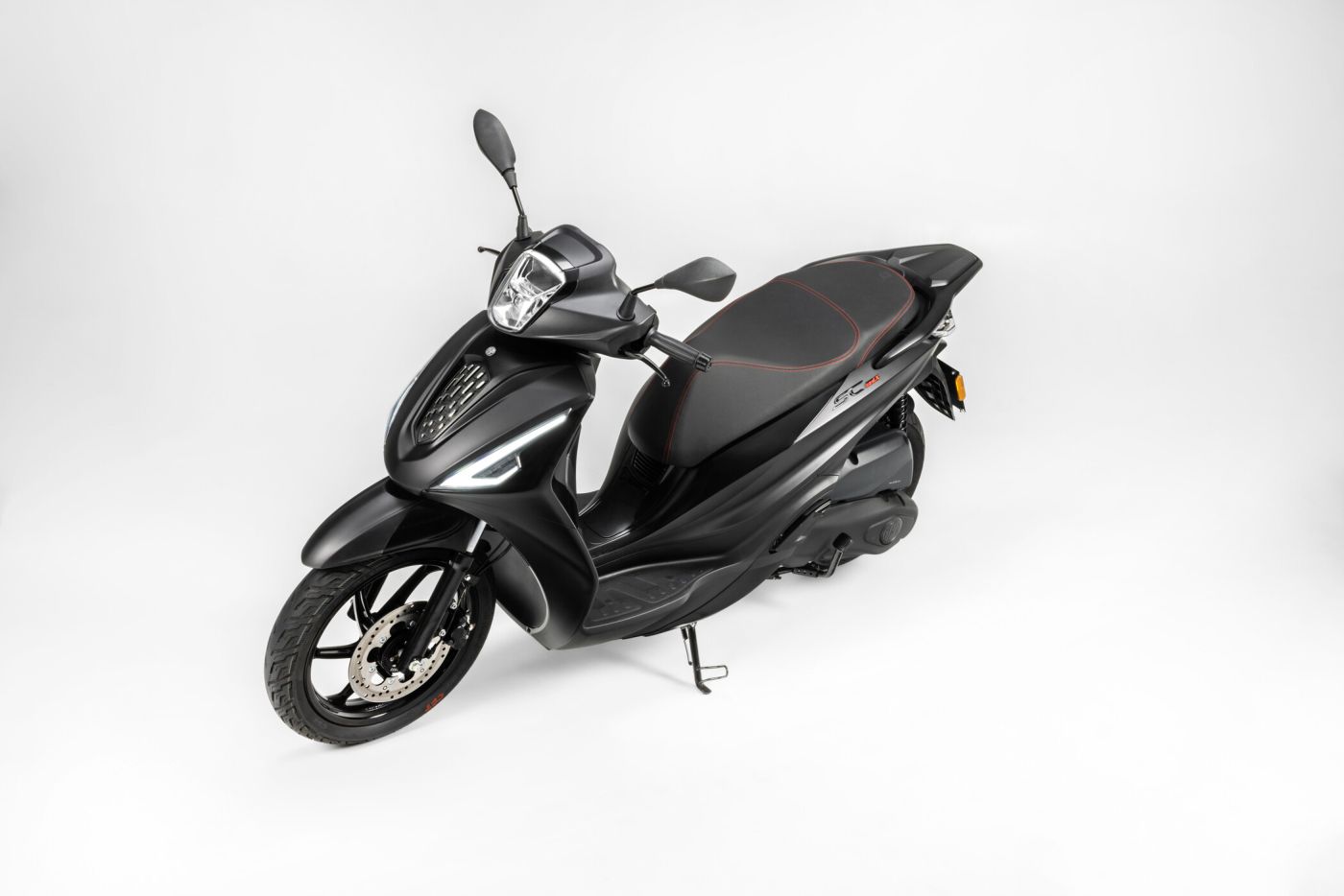 Morbidelli MBP SC 125 LX en vista lateral, diseño elegante y deportivo.