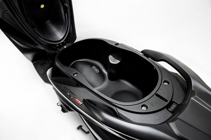 Morbidelli-MBP-SC125-LX7 Vista superior de la cabina de la Morbidelli con acabados premium