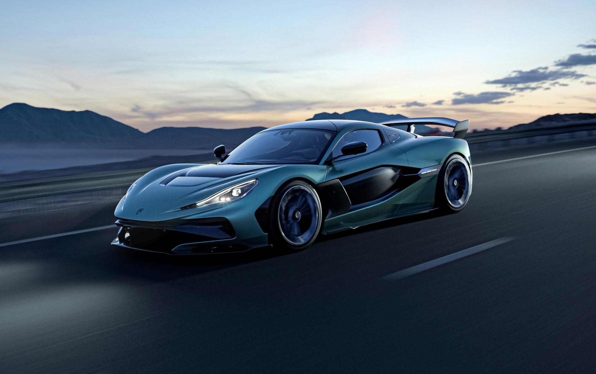 Perfil dinámico del Rimac Nevera R, eléctrico enfocado al alto rendimiento en circuito.