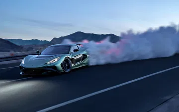 El Rimac Nevera R en plena acción, demostrando su potencial eléctrico en circuito.