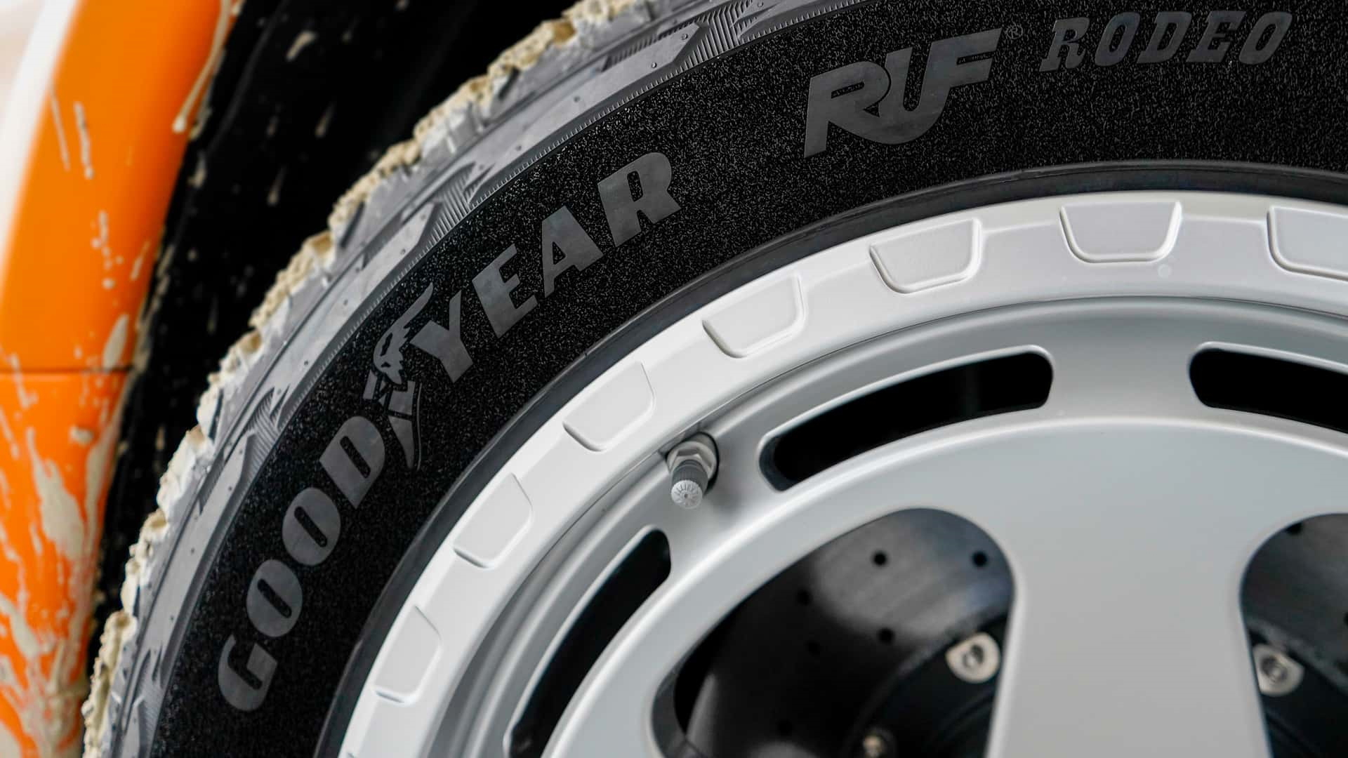 Llanta y neumático deportivos, optimizados para off-road extremo.