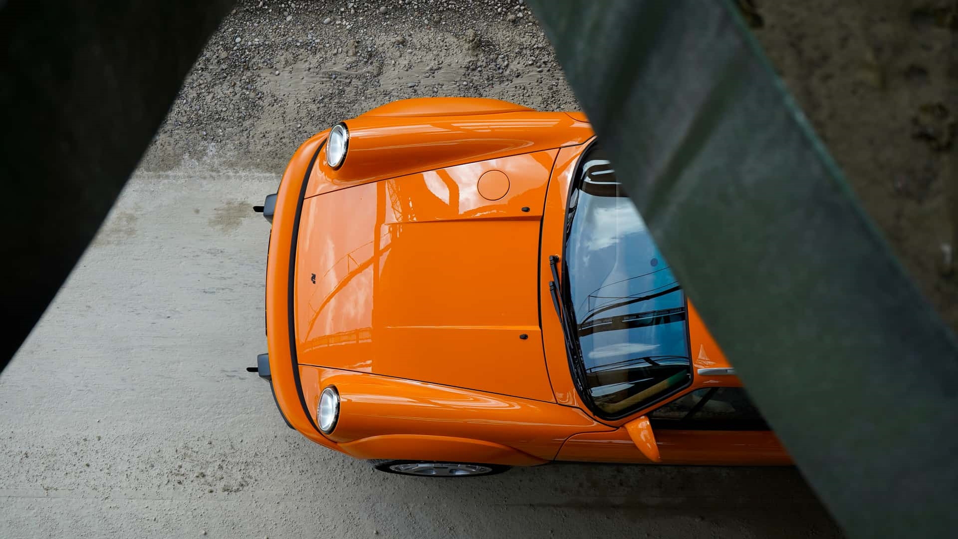 Vista lateral y techo del Ruf Rodeo en acción off-road