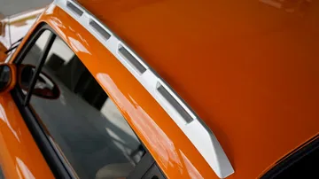 Perfil del RUF Rodeo en acción, potencia y estilo en todo terreno.